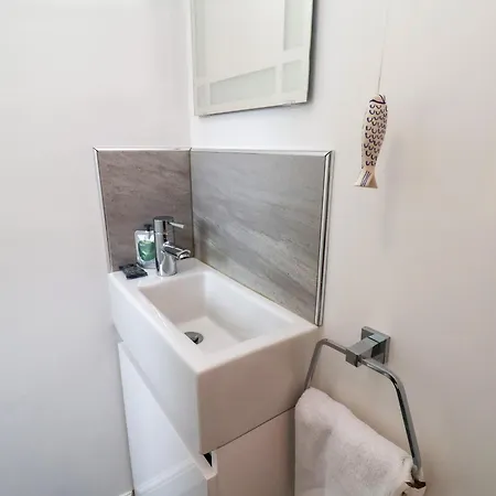 Flowergate Heights Apartman *