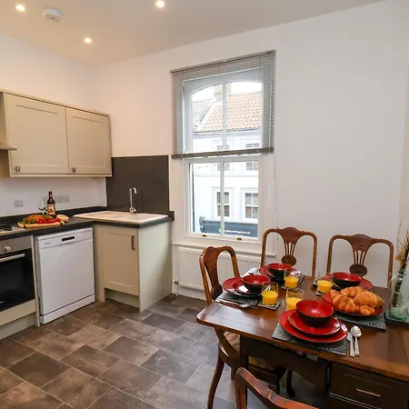 Flowergate Heights Apartman *