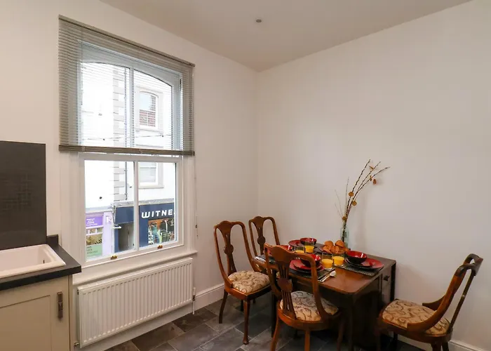 Apartment Flowergate Heights Whitby