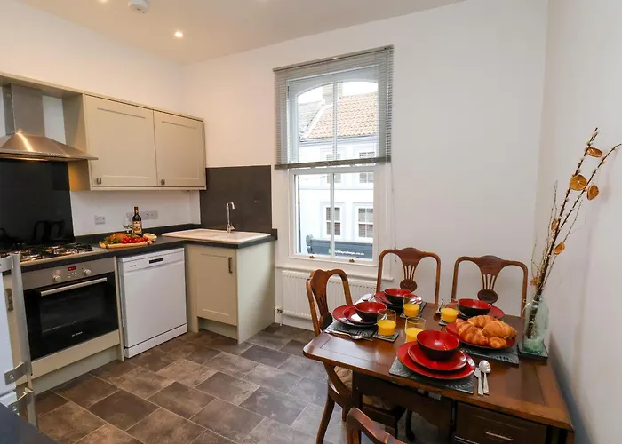 Flowergate Heights Apartment *